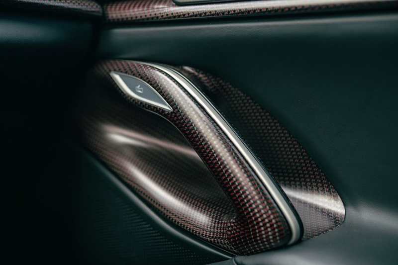 Ferrari Purosangue Handling Speciale: доработанное шасси и более яркий звук V12