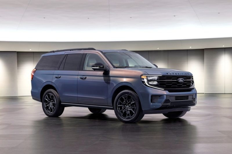 Ford Expedition отмечает 30-летие спецверсией в цвете спорткара Ford Mustang Dark Horse