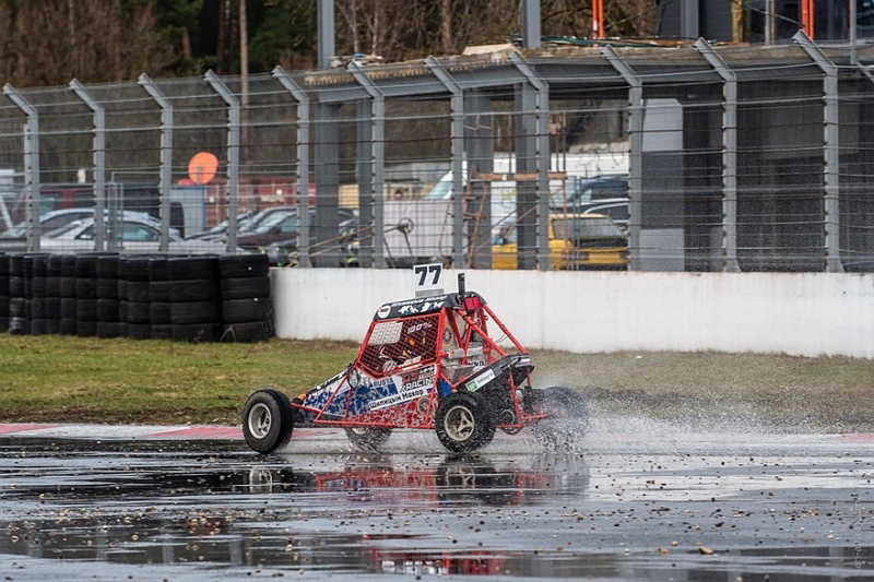 Холод и дождь: в Мячково прошло яркое открытие сезона, несмотря на непростые условия