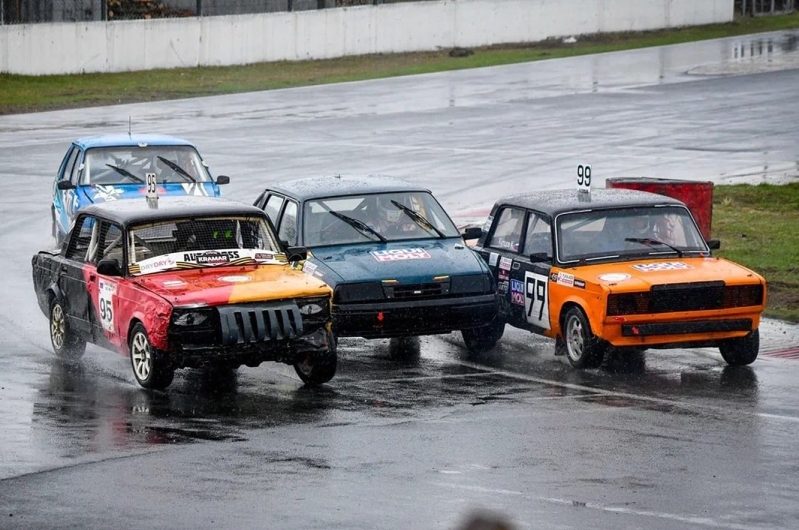 Холод и дождь: в Мячково прошло яркое открытие сезона, несмотря на непростые условия