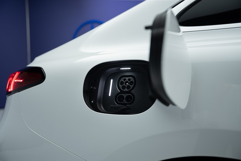 Как будто играет одна и та же пластинка: представлен Mercedes-Benz C-Class electric