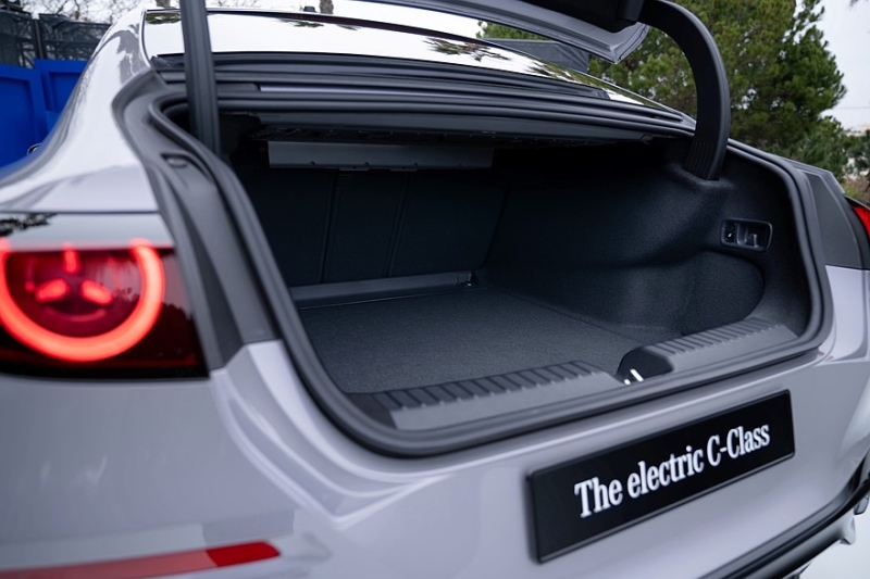 Как будто играет одна и та же пластинка: представлен Mercedes-Benz C-Class electric