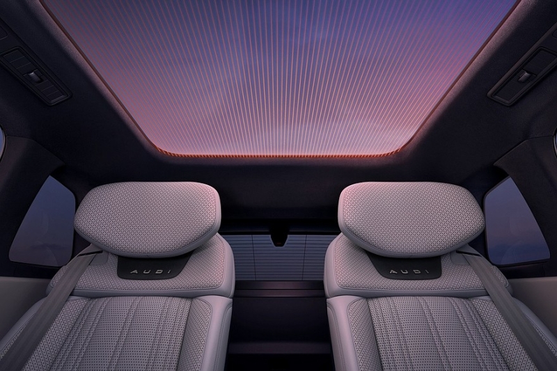Кроссовер AUDI E7X показал свой роскошный интерьер