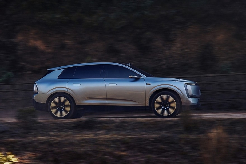 Кроссовер AUDI E7X показал свой роскошный интерьер