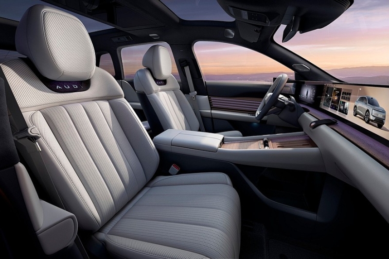 Кроссовер AUDI E7X показал свой роскошный интерьер