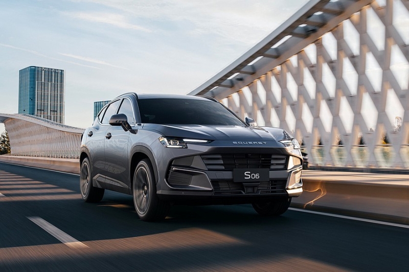 Кроссовер Soueast S06 стартует в России: есть полный привод