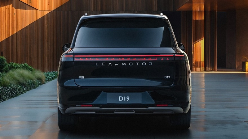 Leapmotor D19 выходит на рынок: 1000 вольт, богатое оснащение и очень агрессивные цены