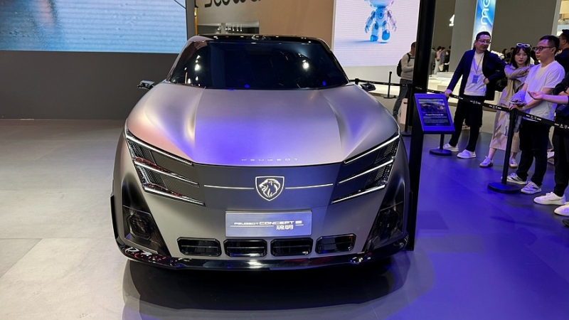 Марка Peugeot показала в Пекине потенциального преемника модели 508 и большой SUV