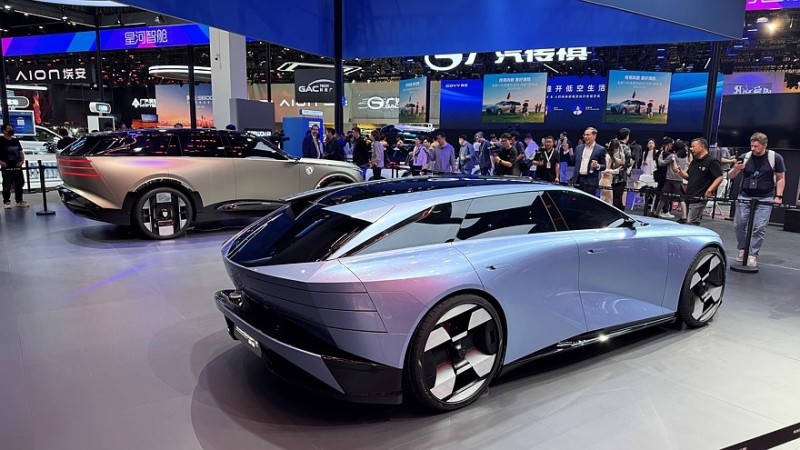 Марка Peugeot показала в Пекине потенциального преемника модели 508 и большой SUV