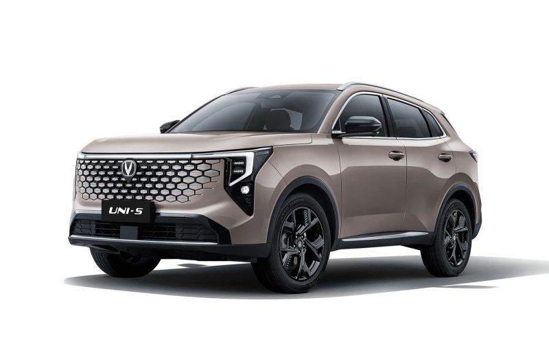 На российский рынок готовится выйти Changan Uni-S нового поколения