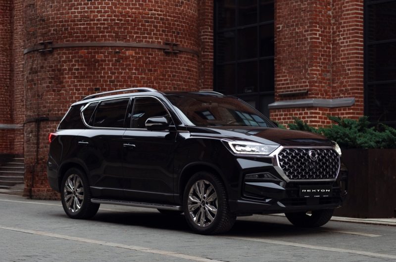 На российский рынок готовится выйти семиместный внедорожник KGM Rexton