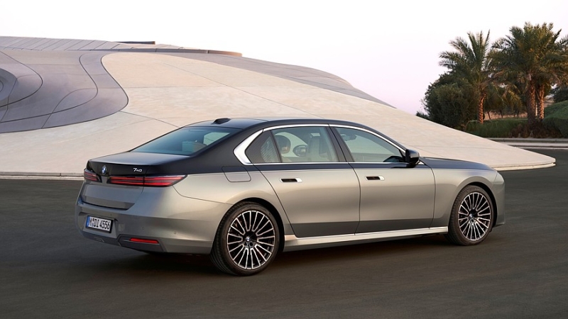 Обновлённый BMW 7 Series: без повышения напряжения, зато с остромодным салоном