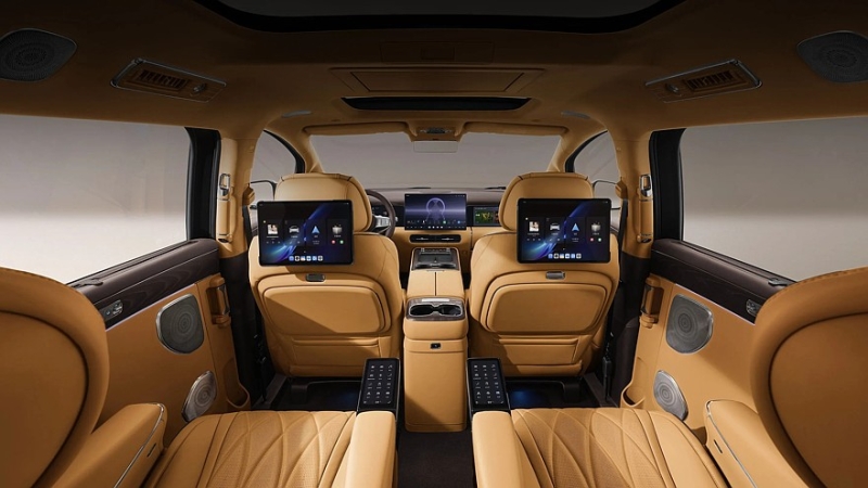 Обновлённый минивэн Denza D9 выходит на рынок: новая техника и до 10 экранов в салоне