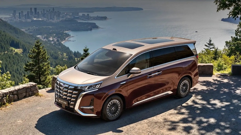 Обновлённый минивэн Denza D9 выходит на рынок: новая техника и до 10 экранов в салоне