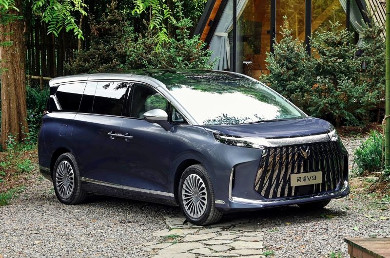 Роскошный, но дешевле конкурентов: минивэн Arcfox Wendao V9 полностью рассекречен