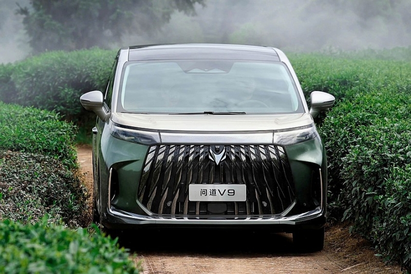 Роскошный, но дешевле конкурентов: минивэн Arcfox Wendao V9 полностью рассекречен