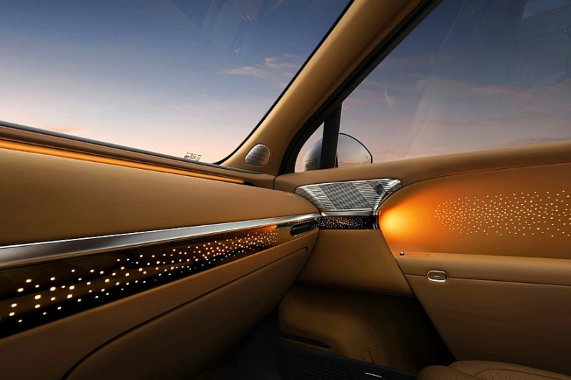 Рывок в премиум: флагманский кроссовер Xpeng GX выходит на рынок с «полным фаршем»