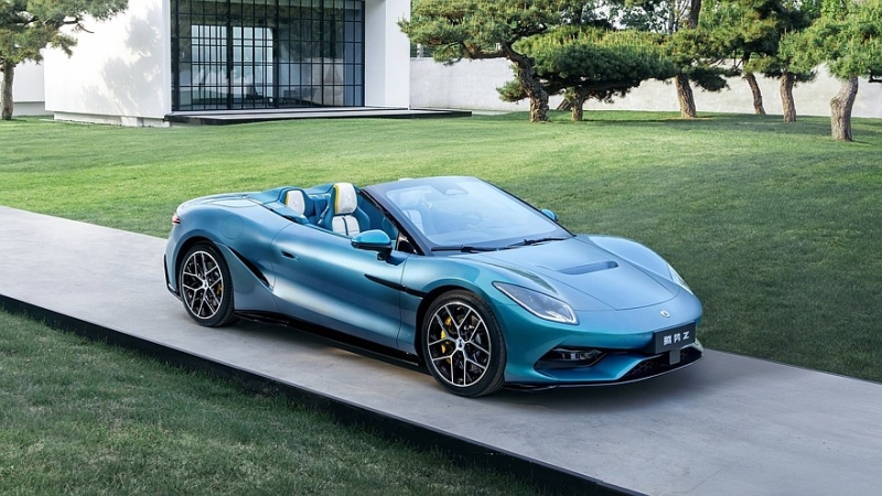 Спорткары от BYD в Пекине: открытая Denza Z и &laquo;формульный&raquo; квартет от FangChengBao