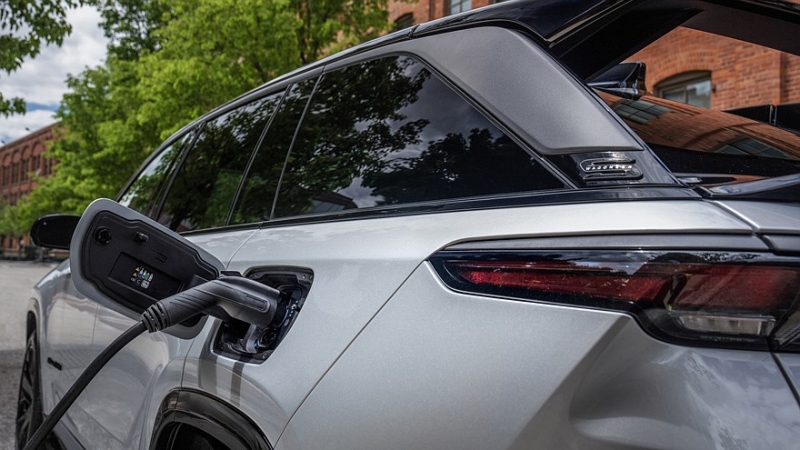 Stellantis отправил кроссовер Jeep Wagoneer S на доработку