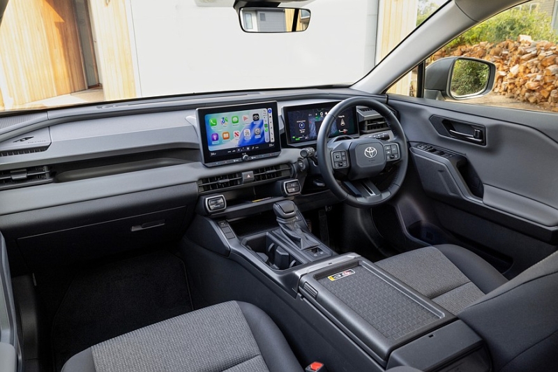 Toyota не планирует переводить актуальный кроссовер RAV4 на электротягу