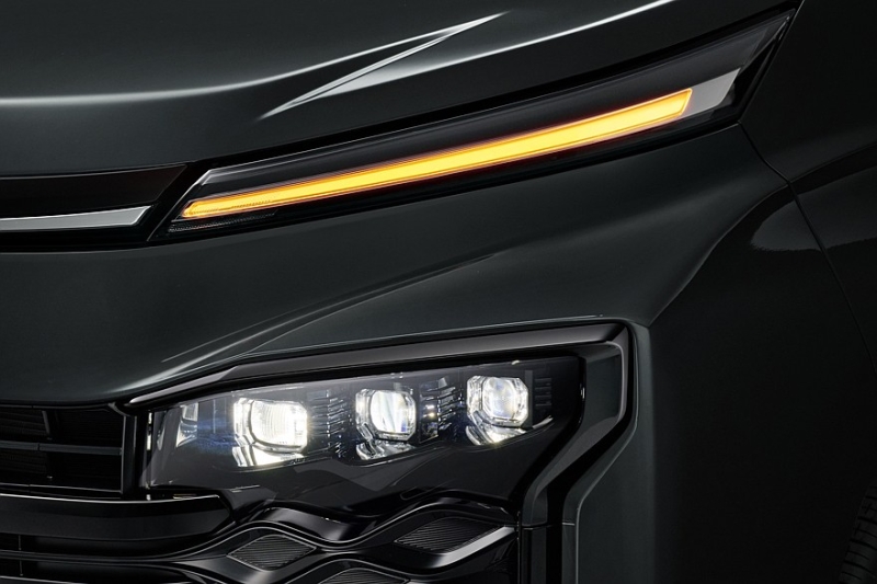 Toyota обновила минивэны Noah и Voxy: иная головная оптика и подросшая цифровая приборка