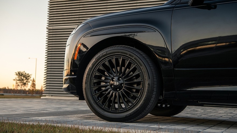 У кроссовера Hyundai Ioniq 9 Calligraphy появилась &laquo;затемнённая&raquo; спецверсия