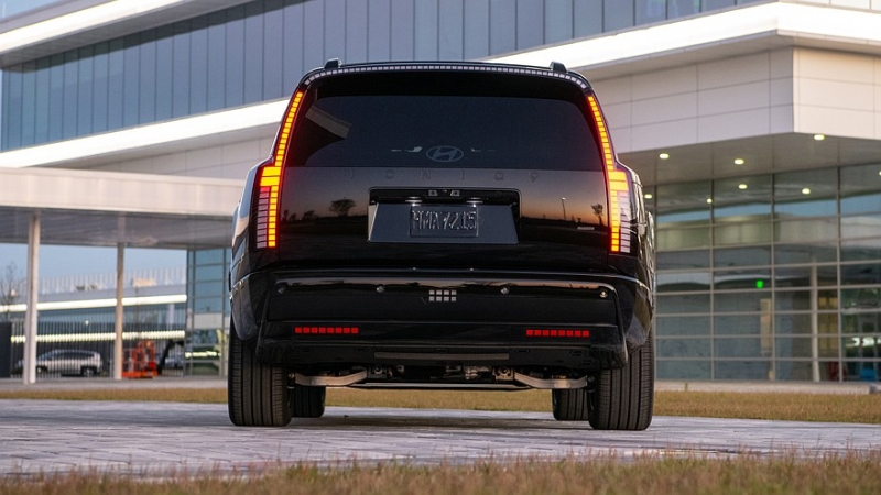 У кроссовера Hyundai Ioniq 9 Calligraphy появилась &laquo;затемнённая&raquo; спецверсия