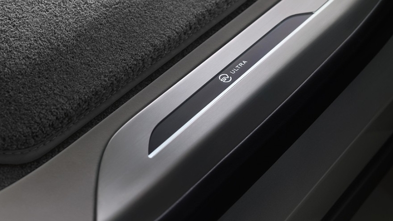 У  внедорожника Range Rover SV появилась эксклюзивная топ-версия Ultra