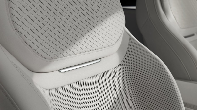 У  внедорожника Range Rover SV появилась эксклюзивная топ-версия Ultra