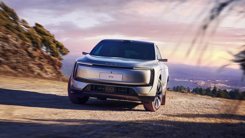 AUDI E7X выходит на рынок: без колец, но с богатым оснащением и достойной техникой