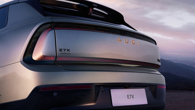AUDI E7X выходит на рынок: без колец, но с богатым оснащением и достойной техникой