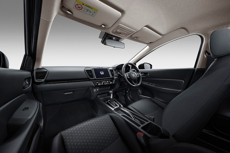 Бюджетные седан и хэтчбек Honda City: второй рестайлинг на фоне снижения спроса