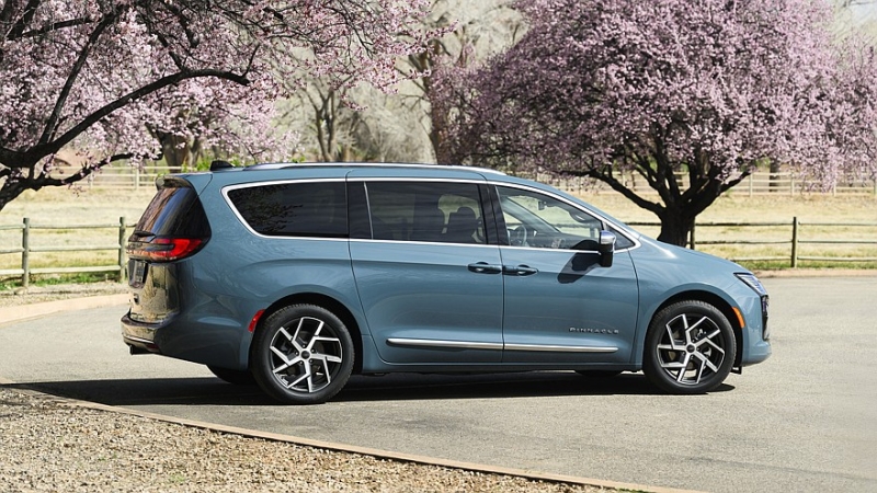 Chrysler снизил цены на недавно представленный обновлённый минивэн Pacifica
