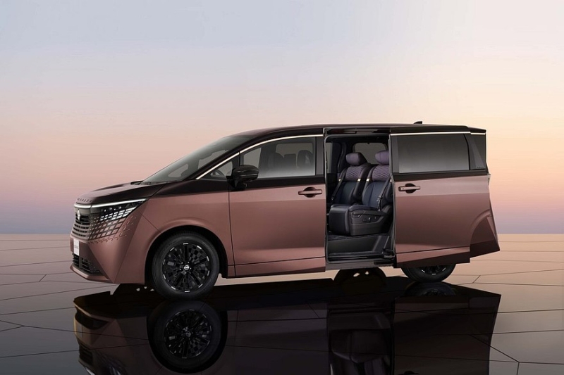 Ещё не поступивший в продажу новый Nissan Elgrand получил несколько особых версий