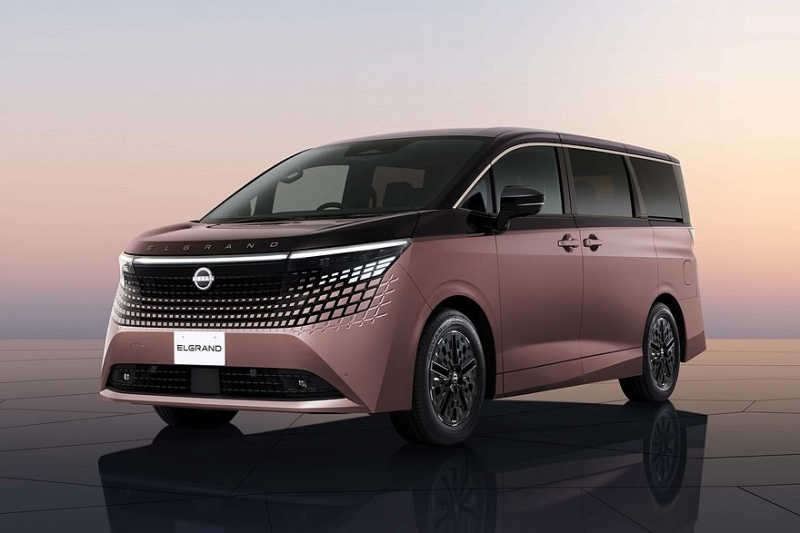 Ещё не поступивший в продажу новый Nissan Elgrand получил несколько особых версий