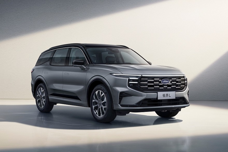 Кроссовер Ford Edge L готовится к рестайлингу: фото без камуфляжа