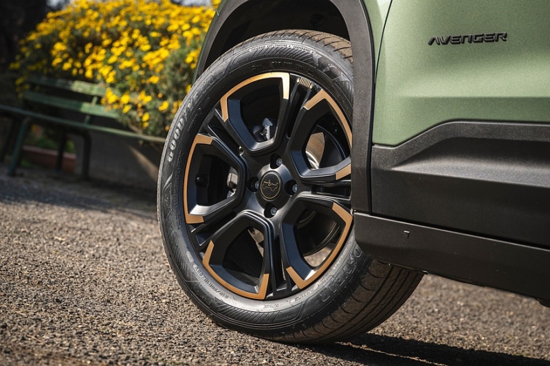 Кроссовер Jeep Avenger для Европы: рестайлинг и новая спецверсия
