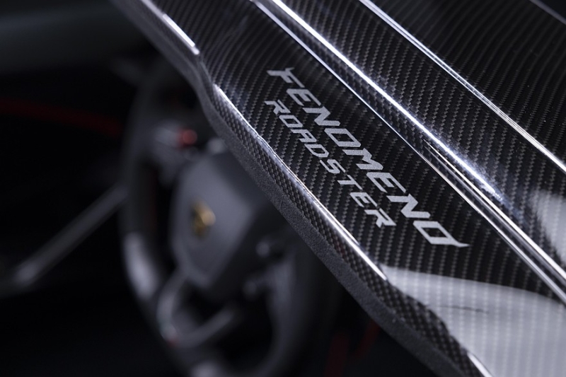 Lamborghini Fenomeno Roadster: космическая цена, ревущий V12 и никакой защиты от дождя
