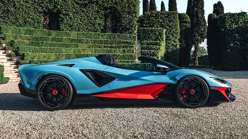 Lamborghini Fenomeno Roadster: космическая цена, ревущий V12 и никакой защиты от дождя