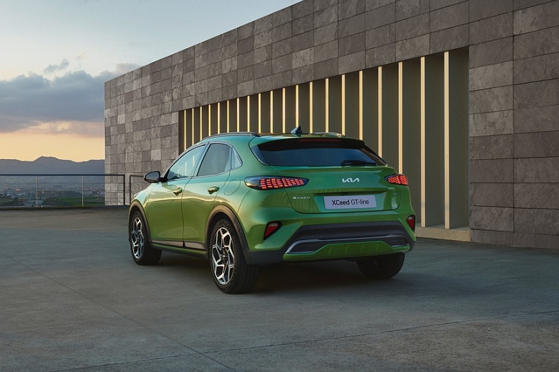 Паркетник Kia XCeed продолжит карьеру с новым стилем: официальные фото