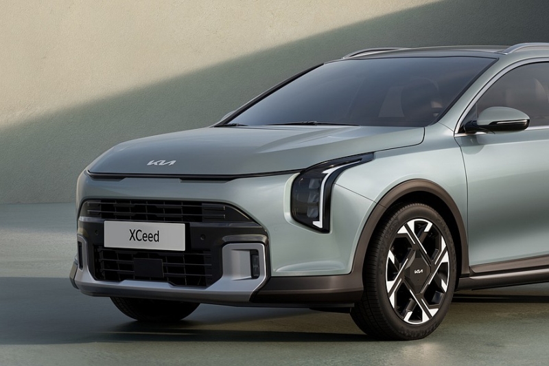 Паркетник Kia XCeed продолжит карьеру с новым стилем: официальные фото