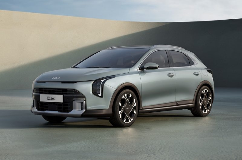 Паркетник Kia XCeed продолжит карьеру с новым стилем: официальные фото