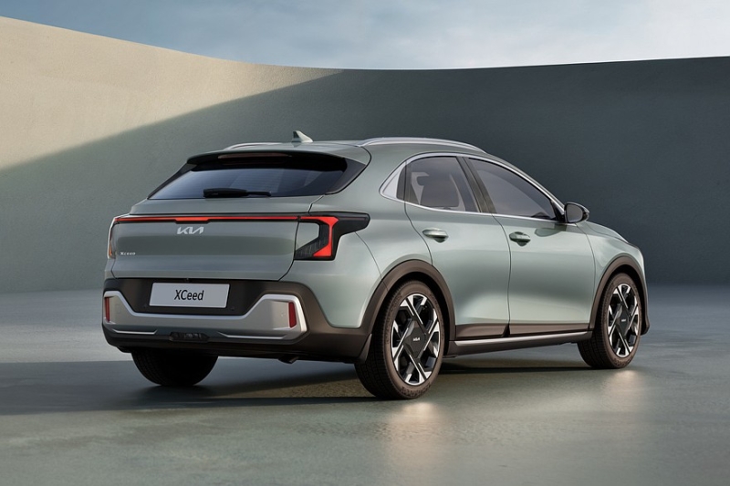 Паркетник Kia XCeed продолжит карьеру с новым стилем: официальные фото