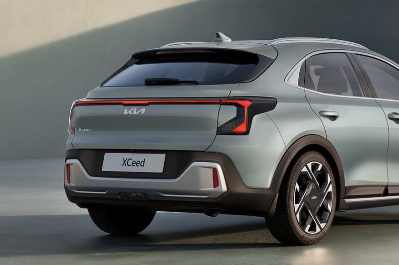 Паркетник Kia XCeed продолжит карьеру с новым стилем: официальные фото