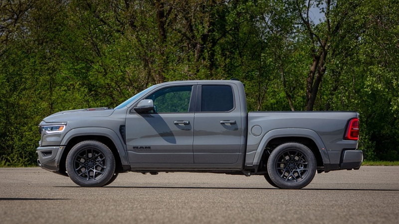 У пикапа Ram 1500 появилось семейство масл-траков Rumble Bee с моторами V8