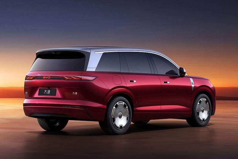 Флагманский кроссовер BYD Datang: богатое оснащение, полный привод и привлекательные цены