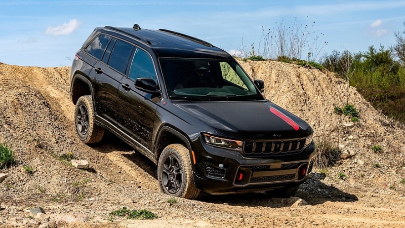 Jeep Grand Cherokee вновь обрёл внедорожные версии Trailhawk и Overland: только бензин!
