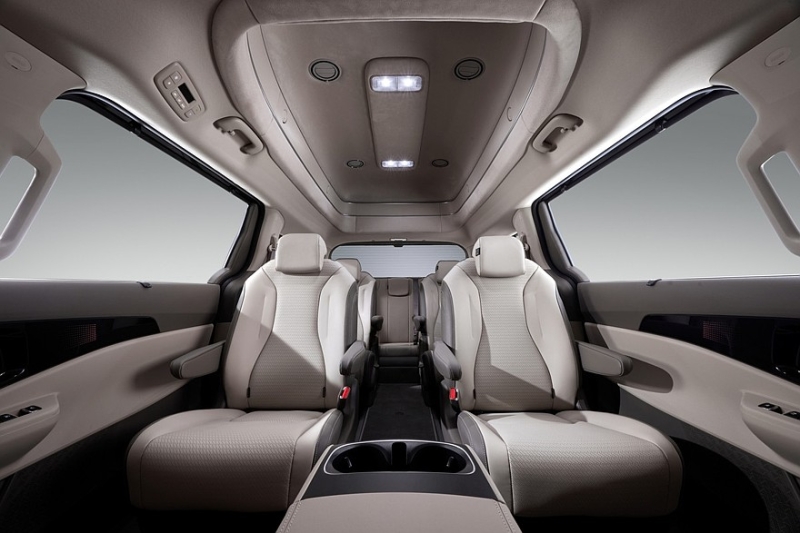 Минивэн Kia Carnival с высокой крышей: теперь версии попроще