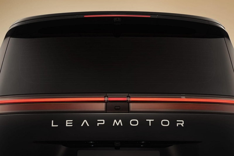 Минивэн Leapmotor D99 выходит на рынок: полный привод уже в базе и лавочка для рыбалки