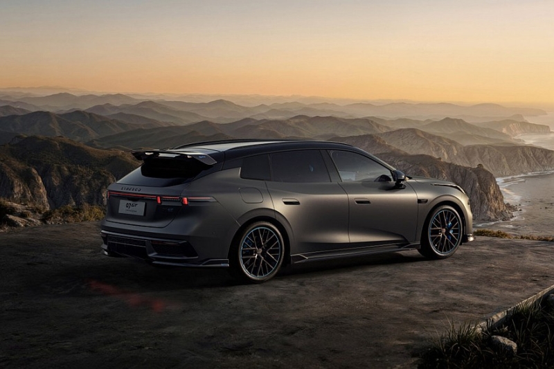 Представлен универсал Lynk & Co 07GT: полный привод и спецверсия